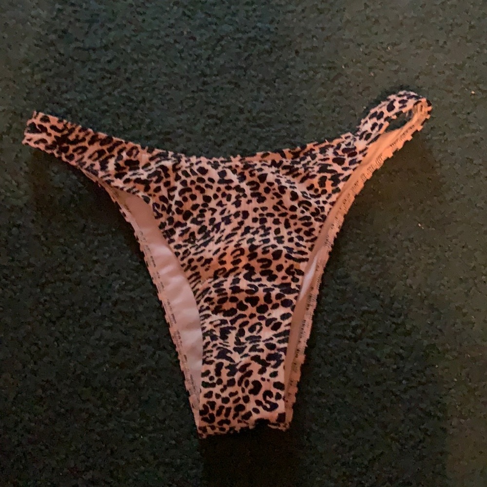 M Hollister bikini bottom NEVER WORN
